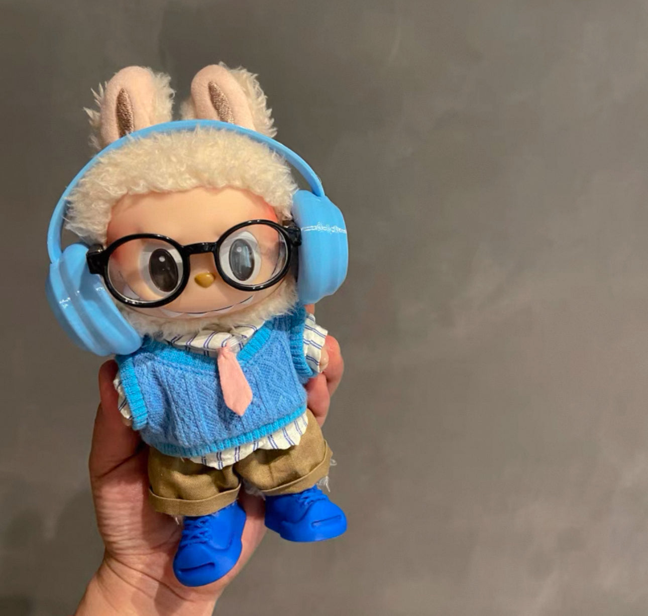 Outfit Camisa y Corbata Labubu